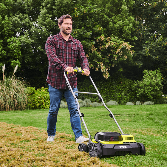 Scarifier in use